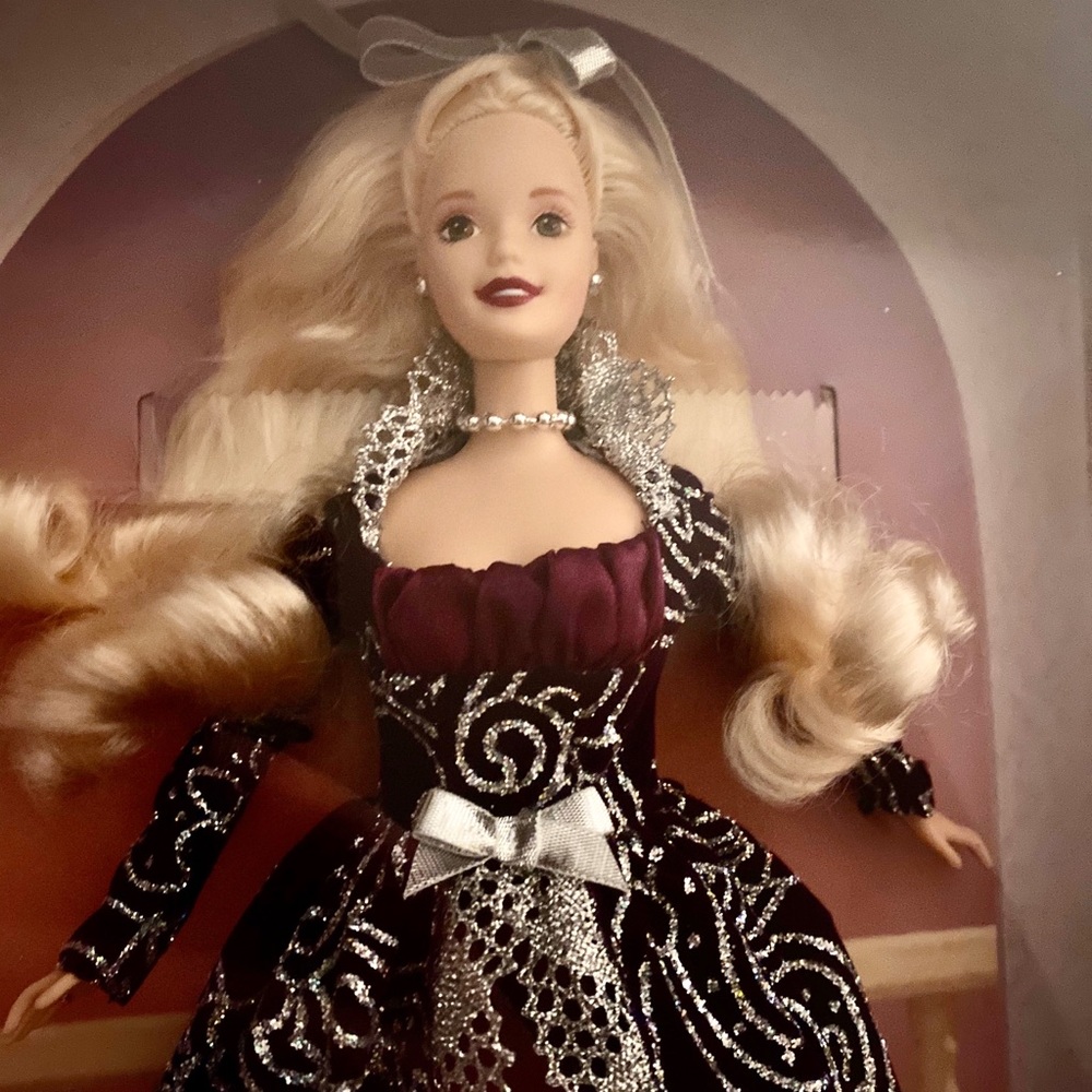 1996 Winter Fantasy Barbie -New In Box - Picture 2 of 4